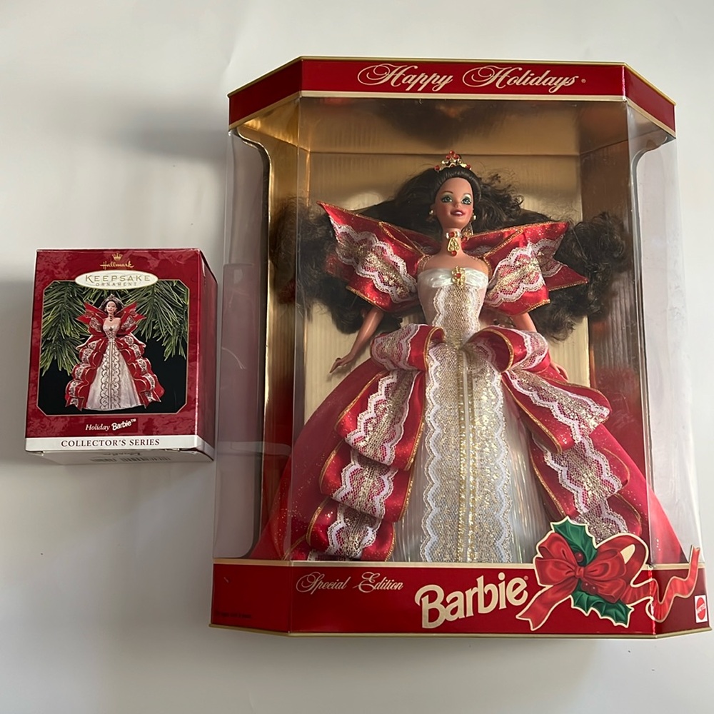 Happy Holidays Barbie 1997 5th in Series Mattel
Vintage Doll & Hallmark Ornament